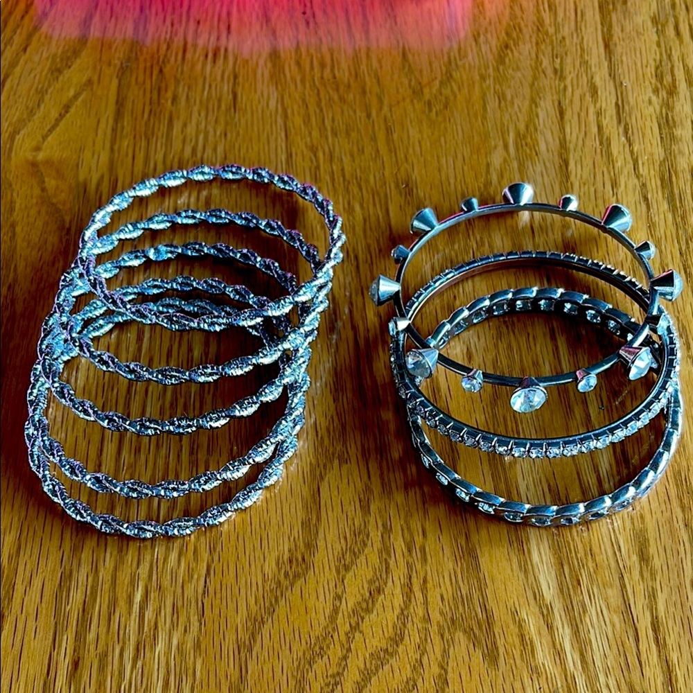 Bundle of Silver Toned Bangles 🌺